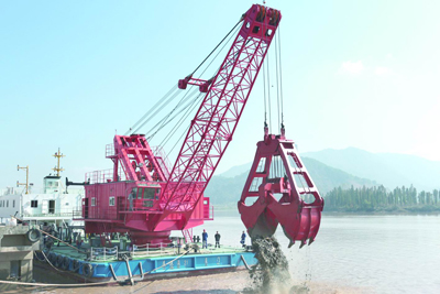 图为抓斗挖泥船自动化作业调试过程中的场景.(徐志坚 摄)